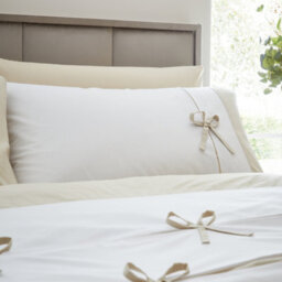 Catherine Lansfield Bedding Milo Bow Double Duvet Cover Set With Pillowcases Natural - thumbnail 2
