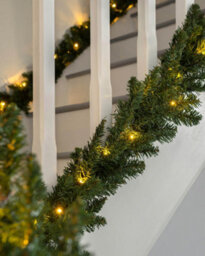 Werchristmas Pre-Lit Plain Green Artificial Christmas Garland 18 Ft, 80 Warm White Leds - thumbnail 4