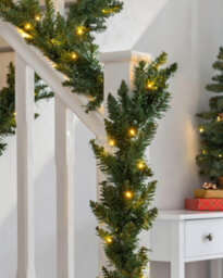 Werchristmas Pre-Lit Plain Green Artificial Christmas Garland 18 Ft, 80 Warm White Leds - thumbnail 2