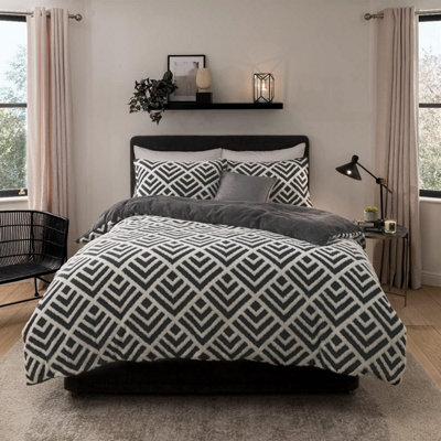 Smart Living Luxurious Geo Jacquard Fleece Duvet Cover With Pillowcases - image 1