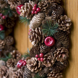 GreenBrokers Premium Quality Christmas Hanging Wreath 48Cm - Festive Pine Cone Display With Red Berries - thumbnail 5
