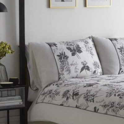Karen Millen Illustrated Floral Pillowcases Pillowcase Pair