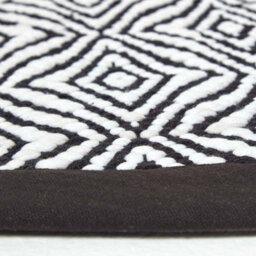 Homescapes Trance Black And White Diamond Pattern Recycled Fibre Rug, 150 Cm Round - thumbnail 4