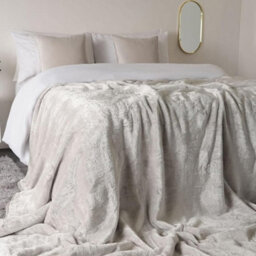 Alivio Medium Faux Fur Mink Throw Luxury Super Soft Plain Bed Sofa Settee Throw Blanket - Light Silver - thumbnail 3