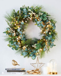 Werchristmas 76 Cm Pre-Lit Artificial Christmas Wreath With Eucalyptus And Berries, 40 Warm White Leds - thumbnail 2