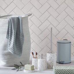 GoodHome Elland Matt Beige Terrazzo Effect Concrete & Polyresin Soap Dish - thumbnail 3