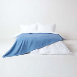 Homescapes Organic Cotton Waffle Blanket/ Throw Blue, 228 X 228 Cm - thumbnail 3