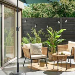 Beliani 2.7M Half-Round Balcony Parasol Green - Space-Saving D-Shaped Canopy - thumbnail 2