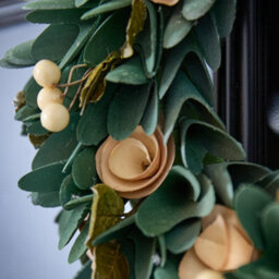 Dibor 35Cm Crocus And Berry Xmas Festive Decor Front Door Wreath Christmas Wreath - thumbnail 4