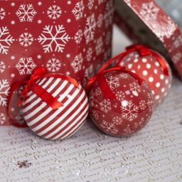 The Christmas Workshop 70889 Set Of 14 Red & White Snowflake Christmas Baubles  - thumbnail 8