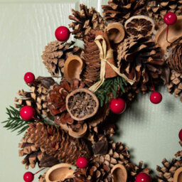 Samuel Alexander 30Cm Winter Spice Hanging Christmas Wreath With Pine Cones Red Berries & Dried Fruit - thumbnail 5