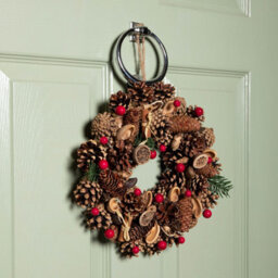 Samuel Alexander 30Cm Winter Spice Hanging Christmas Wreath With Pine Cones Red Berries & Dried Fruit - thumbnail 3