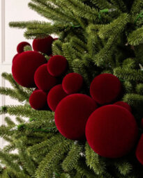 Werchristmas Red Velvet Christmas Bauble Garland 9 Ft, 84 Shatterproof Baubles - thumbnail 3