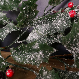 Samuel Alexander 1.8M Frosted Green Holly Leaf & Berry Glitter Garland Christmas Decoration - thumbnail 6
