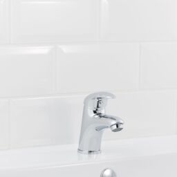 GoodHome Veleka Gloss White Freestanding Vanity Unit & Basin Set With Chrome Effect Tap - Includes 2 Door Vanity (W)550mm (H)900mm - thumbnail 3