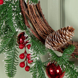 Samuel Alexander 50Cm Christmas Pinecone Wreath With Red Berries And Baubles - thumbnail 7