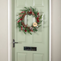 Samuel Alexander 50Cm Christmas Pinecone Wreath With Red Berries And Baubles - thumbnail 6