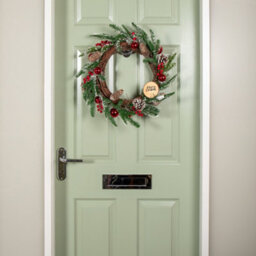 Samuel Alexander 50Cm Christmas Pinecone Wreath With Red Berries And Baubles - thumbnail 2