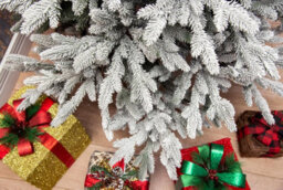 Shatchi 6Ft Frosted Snow Flocked Green Oregon Pine Tips Bushy Artificial Christmas Tree Festive Decorations - thumbnail 6