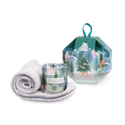 Heart and Home Christmas Tree Scented Home Fragrance Soy Candle With Socks Gift Set - image 1