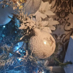 HSD Artificial Snow 250Ml - Winter Effect Decoration Spray For Christmas Trees, Windows, Parties & Festive Holiday Decor - thumbnail 4