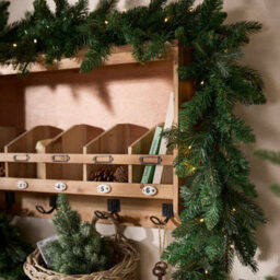 Dibor Traditional Melrose Matching Pre-Lit Decorative Christmas Wreath And Garland Set - thumbnail 5