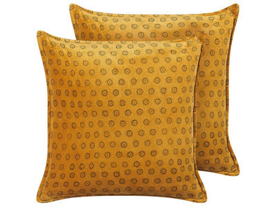 Beliani Set Of 2 Decorative Cushions Rapis Velvet 45 X 45 Cm Yellow Geometric Pattern - image 1