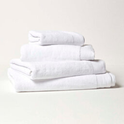 Homescapes White 100% Combed Egyptian Cotton Set Of 2 Face Cloths 700 Gsm - thumbnail 1