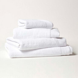 Homescapes White 100% Combed Egyptian Cotton Set Of 2 Face Cloths 700 Gsm - thumbnail 2