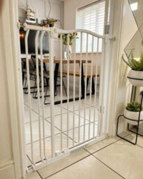 Safetots Extra Tall Curved Top Safety Gate, 71Cm - 80Cm, Matt White, Extra Tall 100Cm In Height, Pressure Fit Stair Gate - thumbnail 6