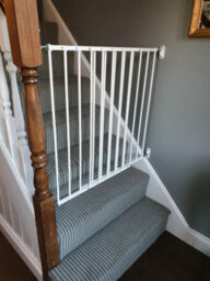 Safetots Top Of The Stairs Screw Fitted Stair Gate, White Metal, 62.5Cm - 106.8Cm, Metal Baby Gate, Safety Barrier - thumbnail 7