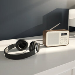 Azatom Desire X Dab / Dab+ Radio Mains & Battery, Bluetooth, Alarms, Fast Presets (Walnut) - thumbnail 4