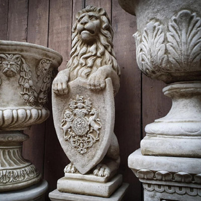 Spa Stone Cast Large Shield 'armorial' Lion Statue Flf26 - image 1