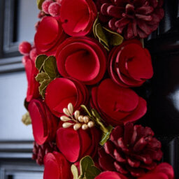 Dibor 42Cm Extra Large Red Rose Front Door Christmas Wreath With Deer Wreath Hanger - thumbnail 3