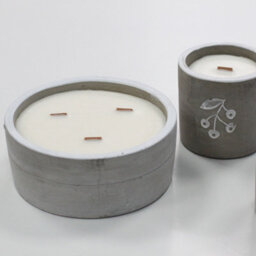 Serenityy Med Pot Berrys Juniper & Sweet Gin Wooden Wick Concrete Candle 450G - thumbnail 5