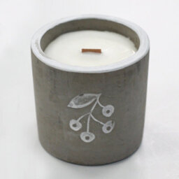 Serenityy Med Pot Berrys Juniper & Sweet Gin Wooden Wick Concrete Candle 450G - thumbnail 1