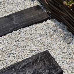 Charles Watson 20mm Polar White Chippings Decorative Garden Stone Large Approx. 20Kg Polybag - thumbnail 3