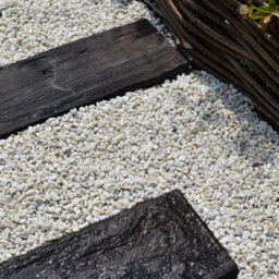 Charles Watson 20mm Polar White Chippings Decorative Garden Stone Large Approx. 20Kg Polybag - thumbnail 2