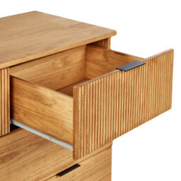 Wyld And Coco Everpine Modern Chest Of Drawers In Light Pine, 4 Drawers, W100 X D45 X H91Cm - thumbnail 8