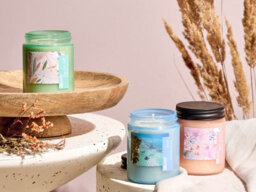 Beliani Set Of 3 Scented Candles Fruity Bloom Soy Wax Fresh Notes Floral Notes - thumbnail 2