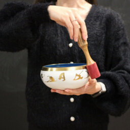 Serenityy 14Cm Tibetan Singing Bowl Set - White/blue, Includes Striker And Cushion, Ideal For Yoga And Meditation - thumbnail 6