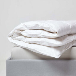 Homescapes Luxury White Duck Down 13.5 Tog All Seasons Duvet, Super King - thumbnail 2