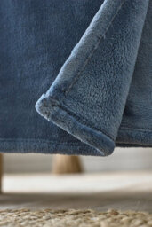 The Lyndon Company Hardwick Heavyweight Supersoft Fleece Throw - thumbnail 2