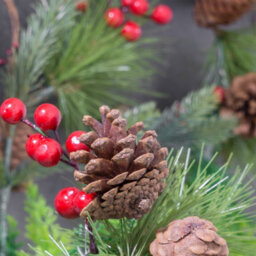 Globrite Christmas Garland - 1.8 M With Pine Cones - Fireplace Stair Decoration Wreath For Xmas Tree & Festive Display - thumbnail 4