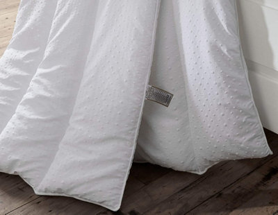 Lancashire Textiles Embossed Non-Allergic  10.5 Tog Massage Effect Duvet - Super King - image 1