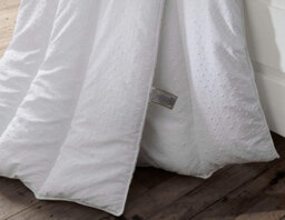 Lancashire Textiles Embossed Non-Allergic  10.5 Tog Massage Effect Duvet - Super King - thumbnail 1