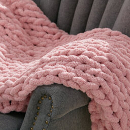 Living And Home Cozy Comfortable Pink Soft Handwoven Knitted Chenille Blanket For Couch And Bed 150Cm L X 100Cm W - thumbnail 3