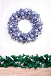 Christmas Tree World 33Cm Silver Shatterproof Bauble Wreath - thumbnail 1