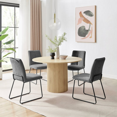 Furniturebox Uk Penrose Oak Effect Round Dining Table & 4 Dark Grey Halle Chairs - image 1