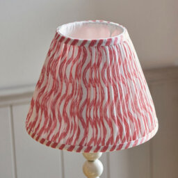 Luminosa Lighting Luminosa Higgledy Gloss Almond White Paint Table Lamp With Coral Pink Fabric Ripple Shade 25Cm E14 - thumbnail 4